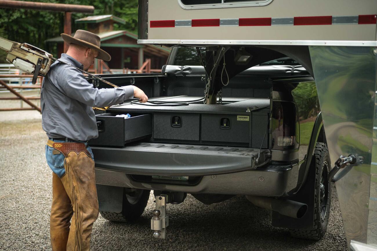 PickUpSeries_AllWeather_Standard3DrawerCustom-DodgeRam-Gooseneck-16.jpg Thumbnail