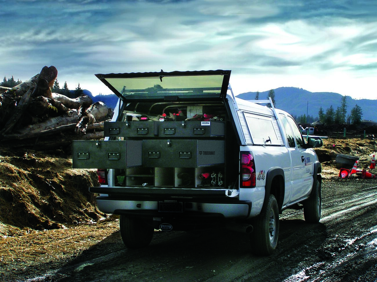 PickupSeries_CoveredBedLine_Surveyor_2004_Chevy_Silverado_WorkTruck1.jpg Thumbnail