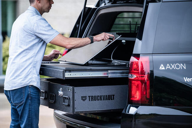 Public safety officer uses Microsoft Surface in TruckVault command center